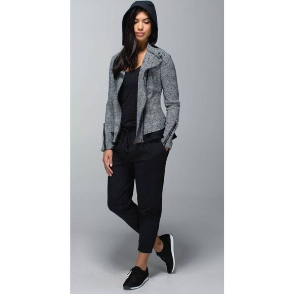 NWOT LULULEMON ATHLETICA Bust A Move Jacket Size 6 - Picture 1 of 8